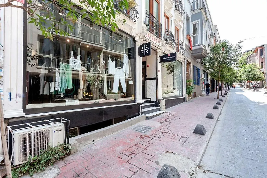 Central Location With 2 Bedrooms Istanbul Apartment